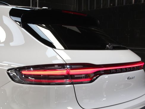 Used 2025 Porsche Macan w/ Premium Package Plus AWD/4WD image 10