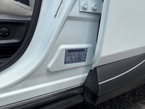 Used 2025 Nissan Rogue SV AWD/4WD image 31