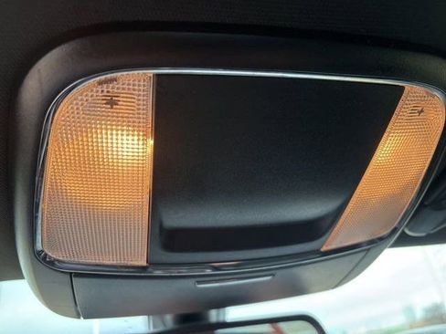 Used 2017 Dodge Charger SE w/ Blacktop Package image 25