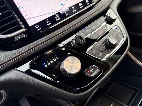 Used 2021 Chrysler Pacifica Pinnacle image 28