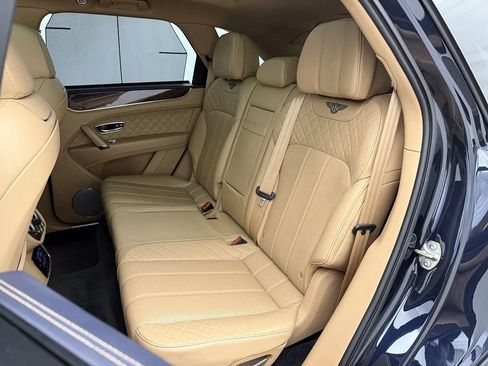 Used 2017 Bentley Bentayga AWD/4WD image 31