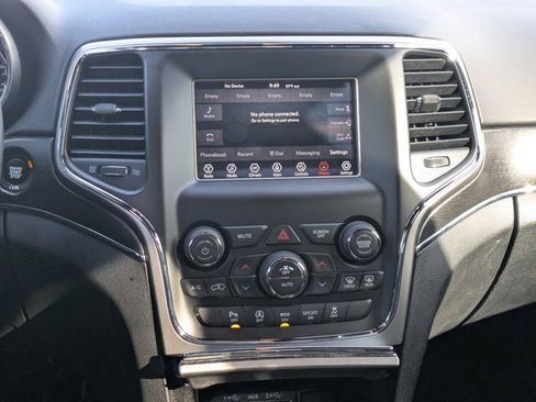 Used 2018 Jeep Grand Cherokee Limited image 15