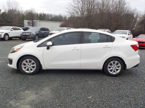 Used 2017 Kia Rio LX image 2