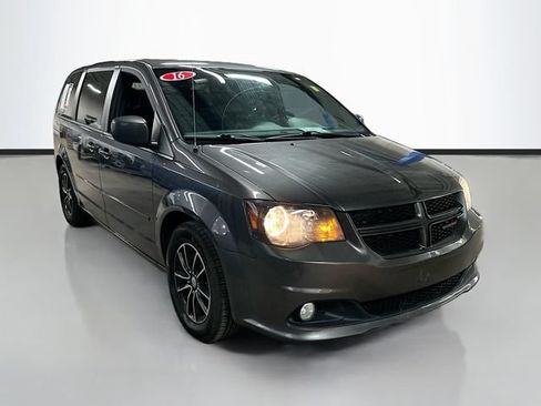 Used 2016 Dodge Grand Caravan R/T w/ Driver Convenience Group FWD image 3