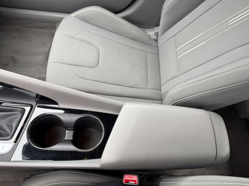 Used 2023 Hyundai Elantra Blue image 14