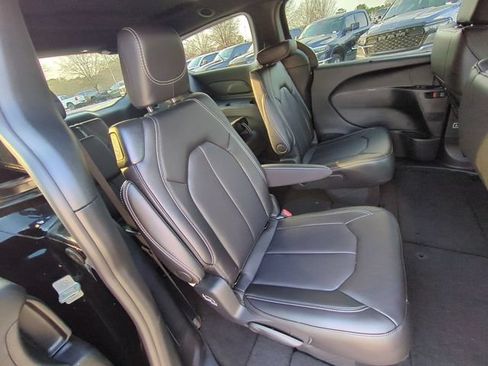 New 2026 Chrysler Pacifica Select w/ S Appearance Package FWD image 33