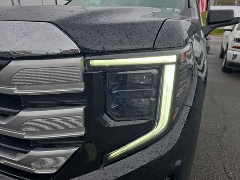 Used 2022 GMC Sierra 1500 SLE w/ X31 Off-Road Package AWD/4WD image 13