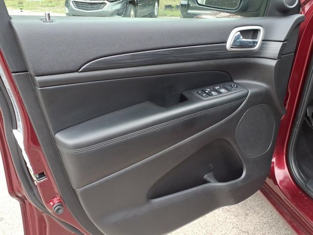 Used 2020 Jeep Grand Cherokee Altitude AWD/4WD image 17