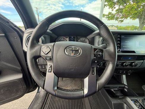 Certified 2022 Toyota Tacoma TRD Off-Road AWD/4WD image 8