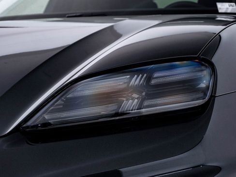 New 2025 Porsche Macan 4S Electric image 7