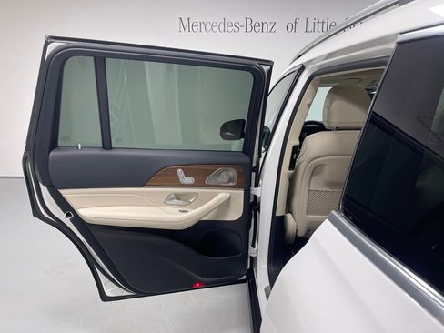 Used 2024 Mercedes-Benz GLS 450 4MATIC image 23
