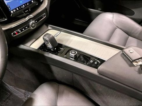 Certified 2025 Volvo XC60 B5 Plus image 16