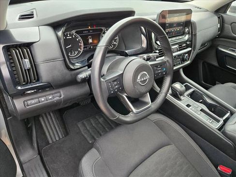 Used 2025 Nissan Pathfinder SV FWD image 10