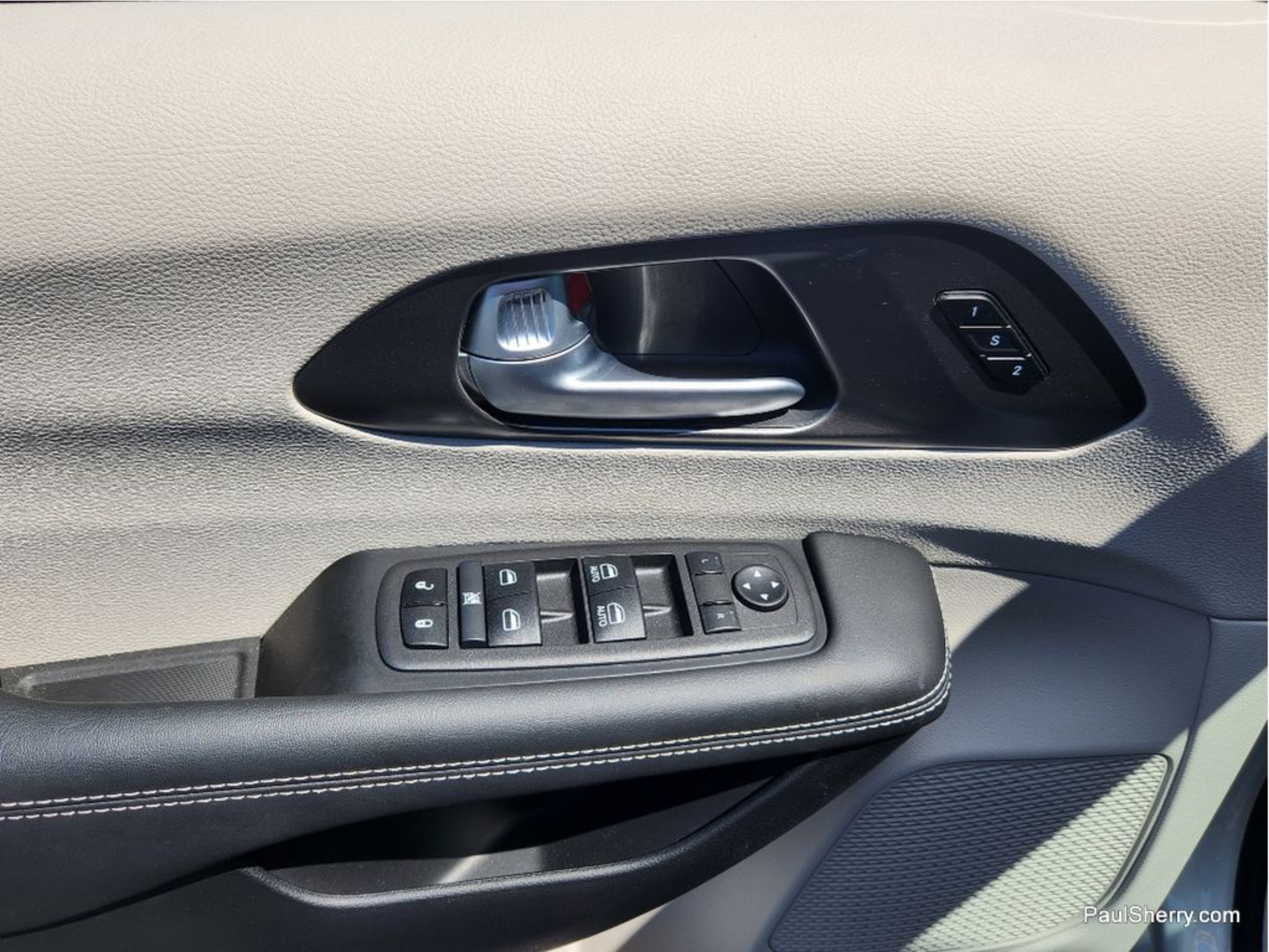 Used 2024 Chrysler Pacifica Touring-L FWD image 30