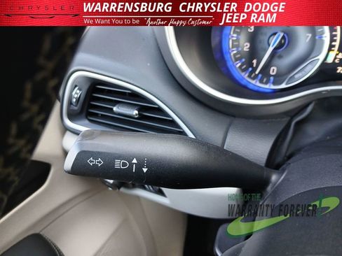 Used 2023 Chrysler Pacifica Touring-L image 20