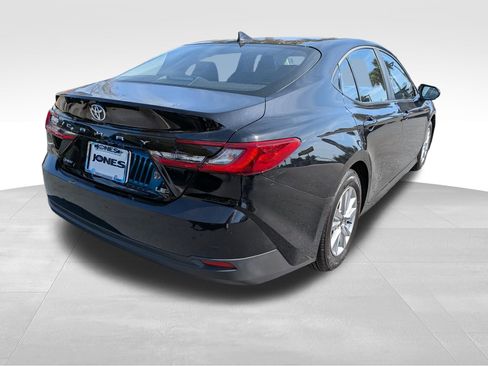 Used 2025 Toyota Camry LE image 5