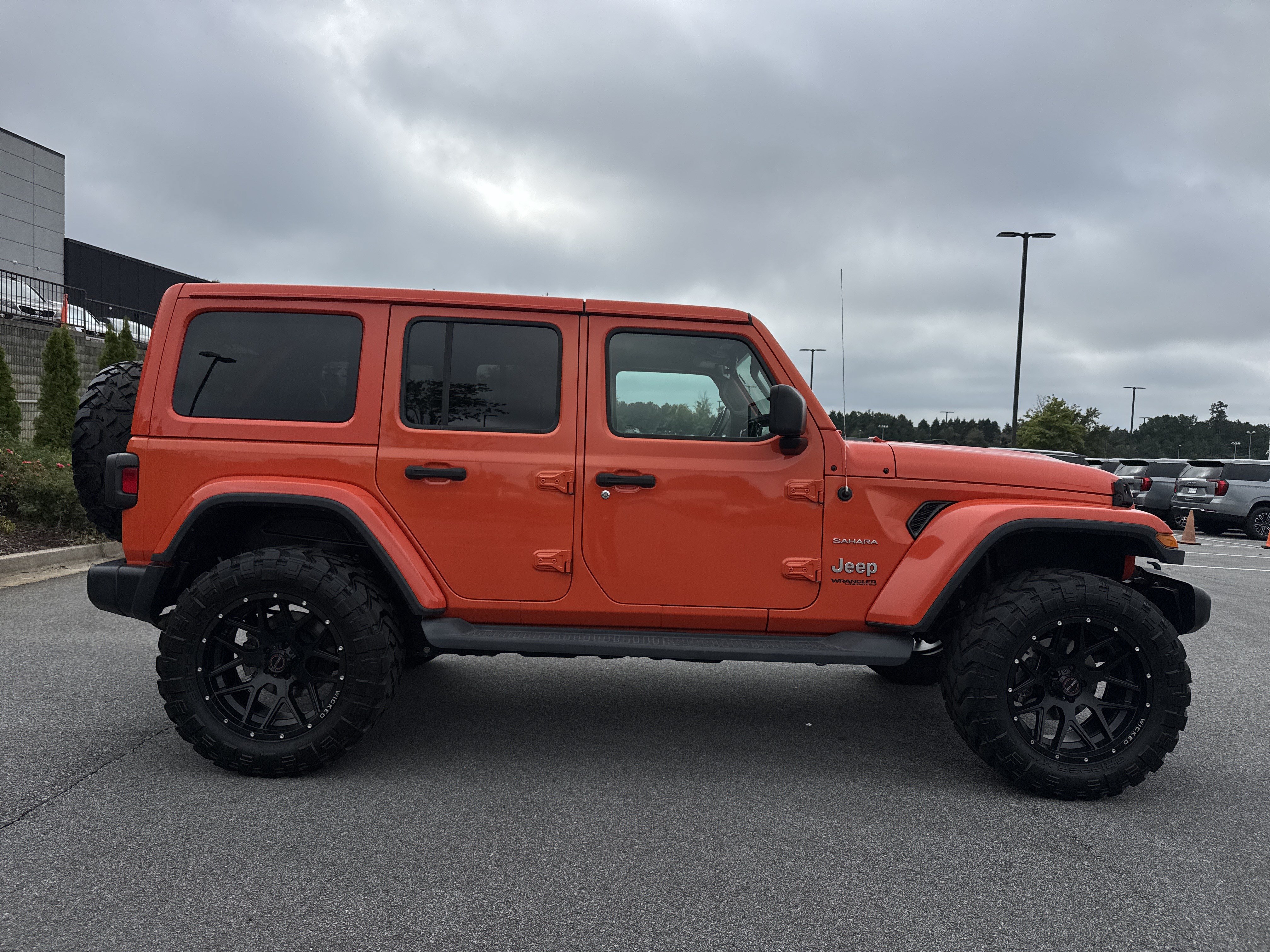 Used 2020 Jeep Wrangler Unlimited Sahara w/ Uconnect 4C Nav & Sound Group AWD/4WD image 11