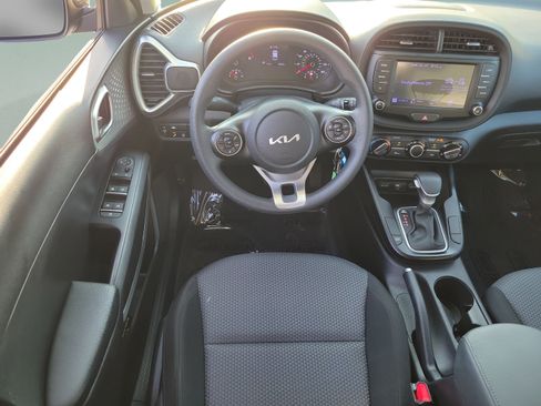 Used 2022 Kia Soul LX w/ Technology Package FWD image 9