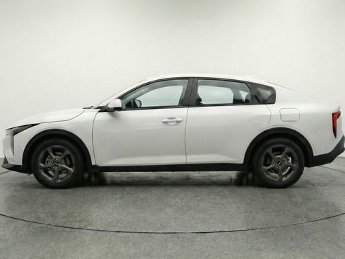 Used 2025 Kia K4 LXS image 5