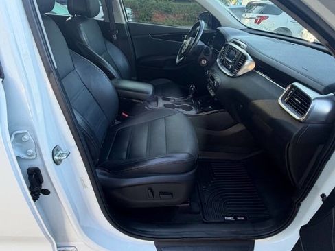 Used 2016 Kia Sorento EX FWD image 12