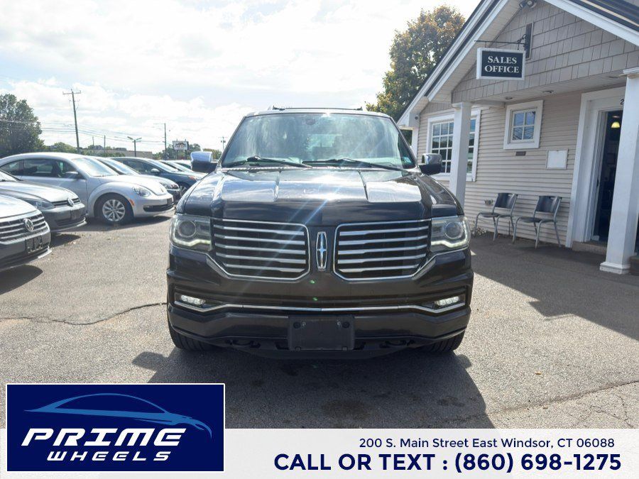 Used 2015 Lincoln Navigator 2WD image 2