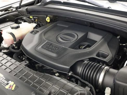 Used 2023 Jeep Grand Cherokee Overland AWD/4WD image 11