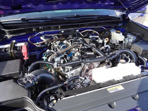 Certified 2025 Toyota Tacoma SR5 image 14