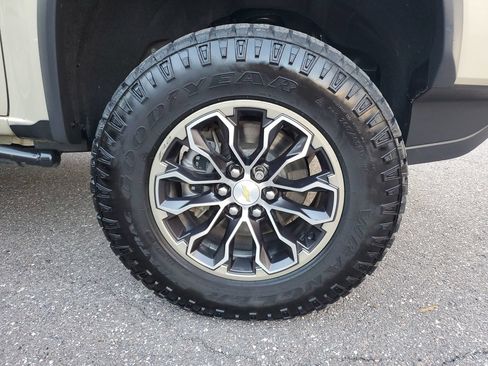 Used 2022 Chevrolet Colorado ZR2 w/ LPO, Power Package AWD/4WD image 5