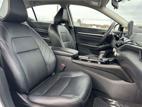 Used 2023 Nissan Altima 2.5 SR w/ SR Premium Package image 10
