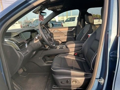 Used 2025 GMC Acadia Denali w/ Super Cruise Package image 30