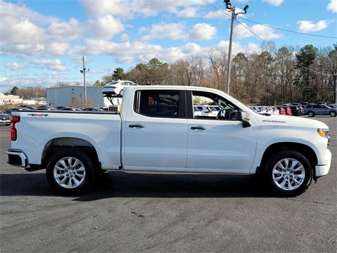 Used 2022 Chevrolet Silverado 1500 Custom image 2