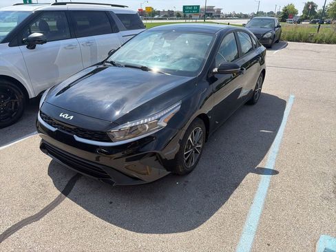 Used 2023 Kia Forte LXS w/ LXS Technology Package FWD image 7