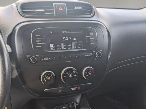 Used 2017 Kia Soul FWD image 32