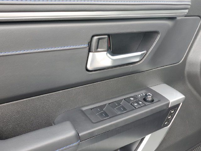 Used 2025 Toyota Sequoia Platinum AWD/4WD image 21