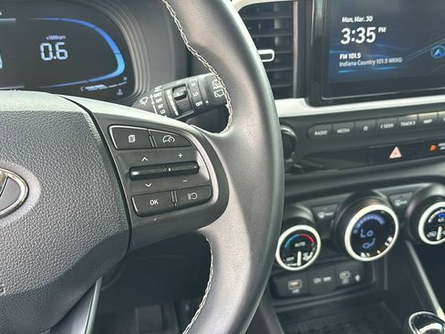Used 2023 Hyundai Venue Limited FWD image 18