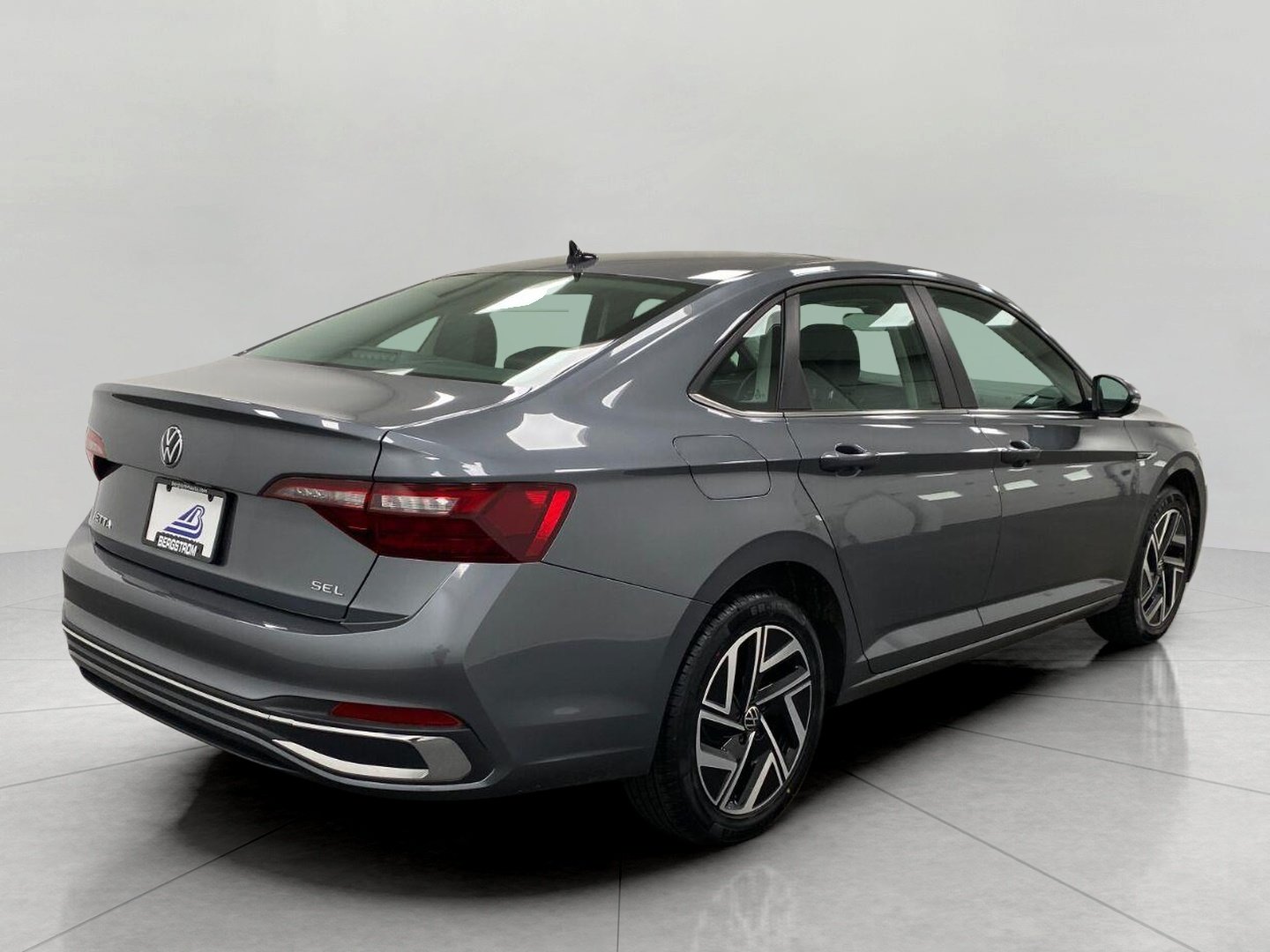 Used 2024 Volkswagen Jetta SEL FWD image 4