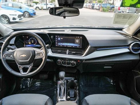 Used 2024 Chevrolet Trax LT w/ Driver Confidence Package FWD image 11