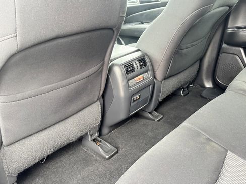 Used 2020 Nissan Pathfinder S image 24