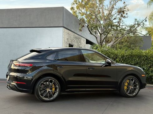 Used 2023 Porsche Cayenne Turbo S image 3