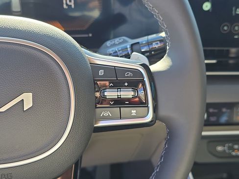 New 2026 Kia Carnival EX FWD image 31