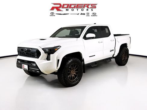Certified 2024 Toyota Tacoma TRD Sport w/ TRD Sport Premium Package AWD/4WD image 8