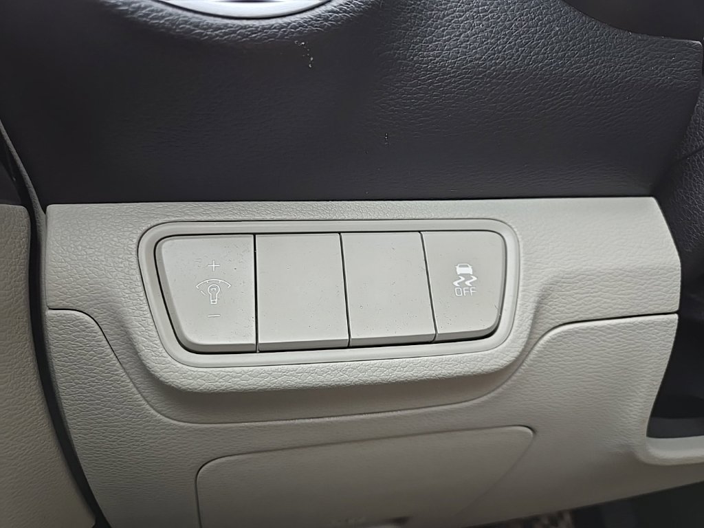 Used 2023 Kia Forte LXS FWD image 19