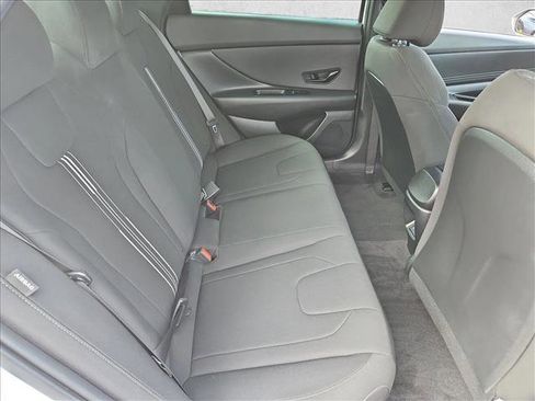 Certified 2025 Hyundai Elantra SEL image 20