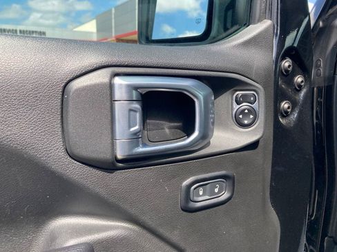 Used 2024 Jeep Wrangler Unlimited AWD/4WD image 12
