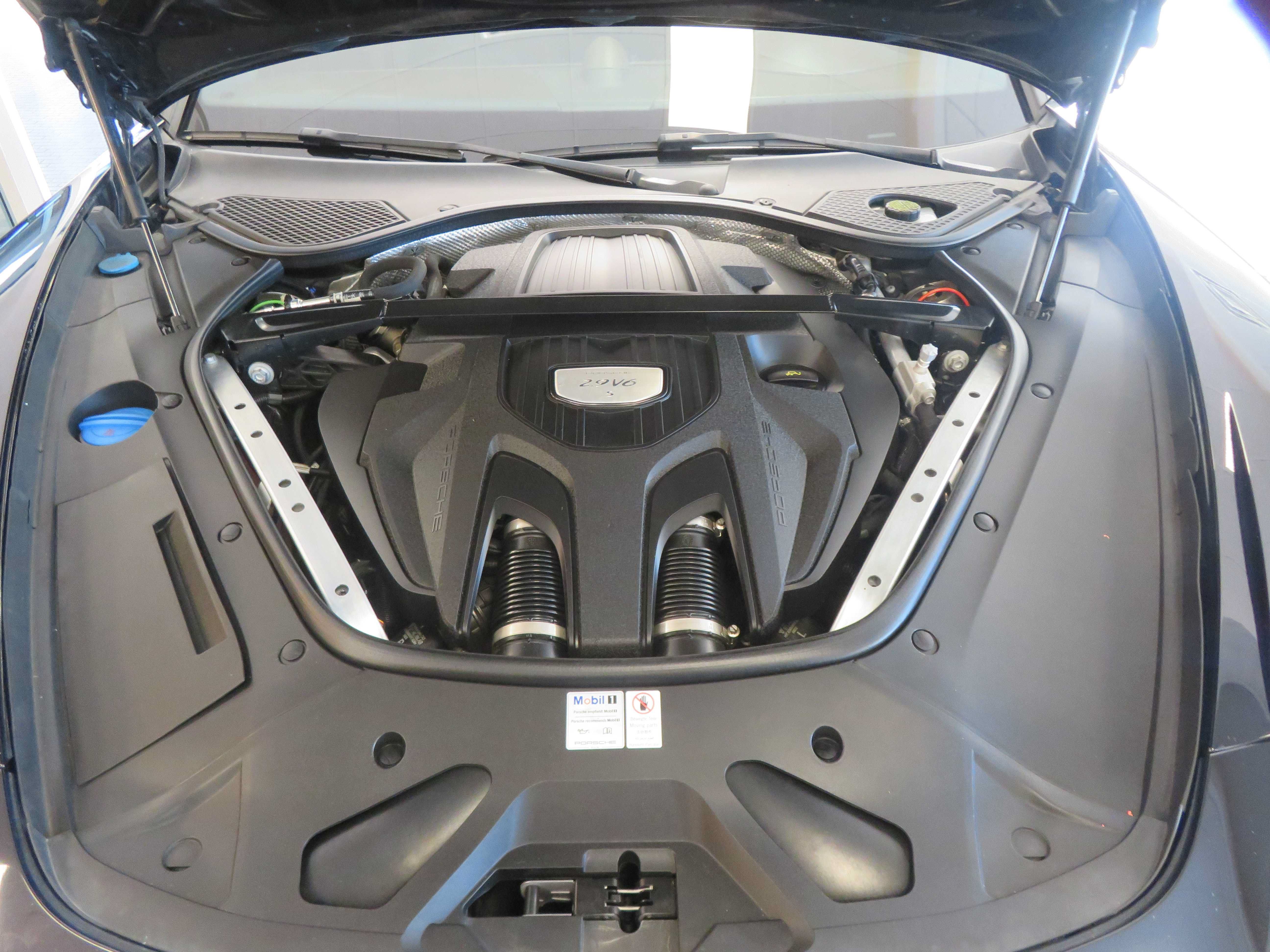 Used 2018 Porsche Panamera 4S AWD/4WD image 58