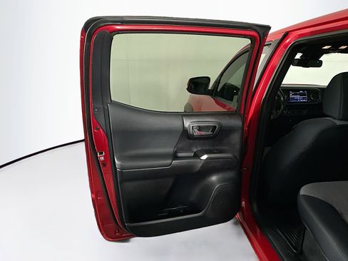Used 2020 Toyota Tacoma TRD Off-Road image 22