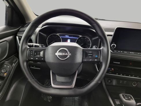 Used 2025 Nissan Rogue SV image 6