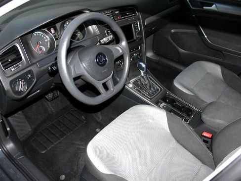 Used 2016 Volkswagen e-Golf SE image 11