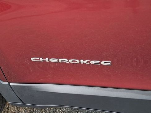 Used 2020 Jeep Cherokee Limited image 31