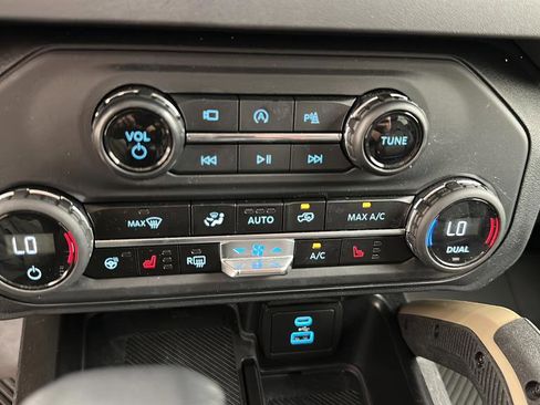 Used 2025 Ford Bronco Badlands AWD/4WD image 19